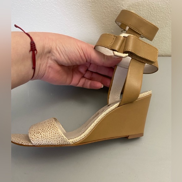 Louise at Cie Tan and Gold Wedge Sandals genuine leather, very comfort. S . 7.5M - Picture 7 of 8
